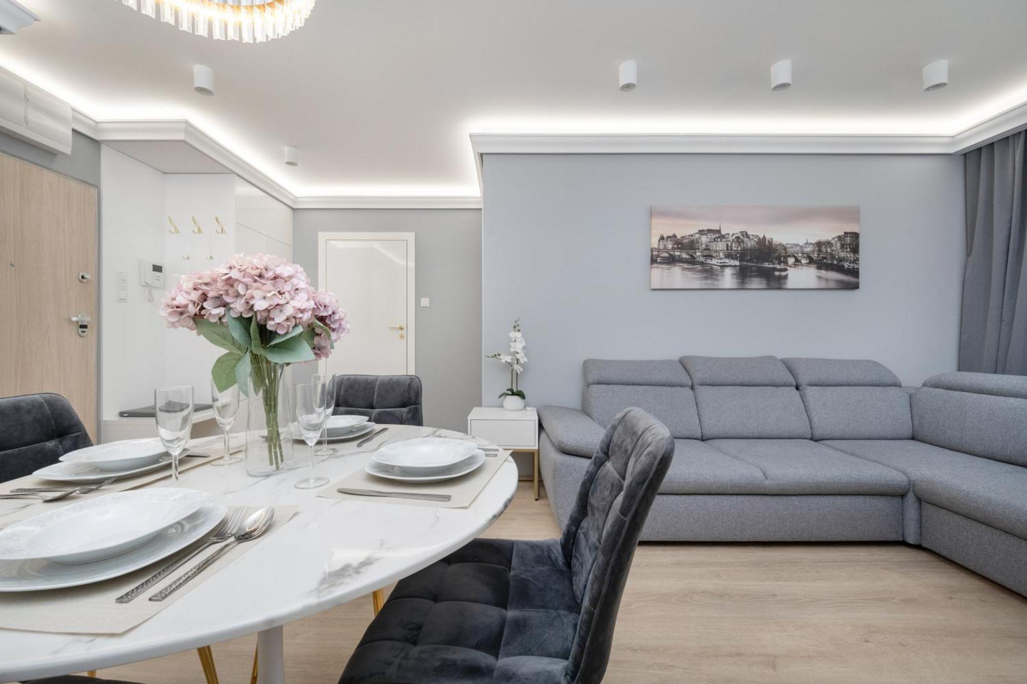 Elegant Apartment With Balcony By The Oder River In Wroclaw By Renters Prestige Exterior photo
