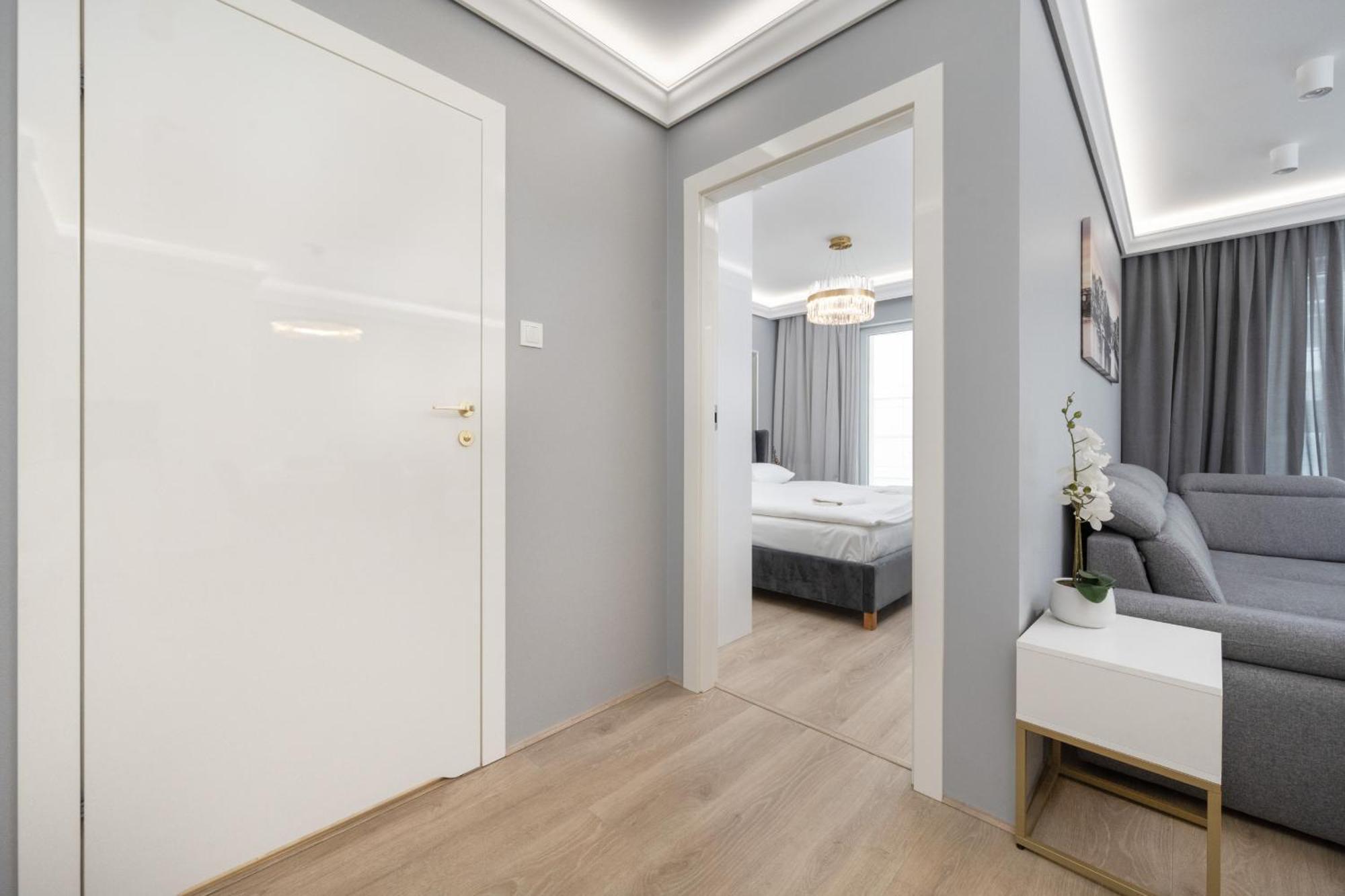 Elegant Apartment With Balcony By The Oder River In Wroclaw By Renters Prestige Exterior photo