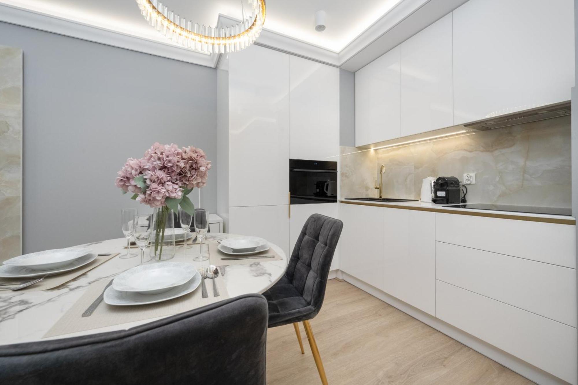 Elegant Apartment With Balcony By The Oder River In Wroclaw By Renters Prestige Exterior photo