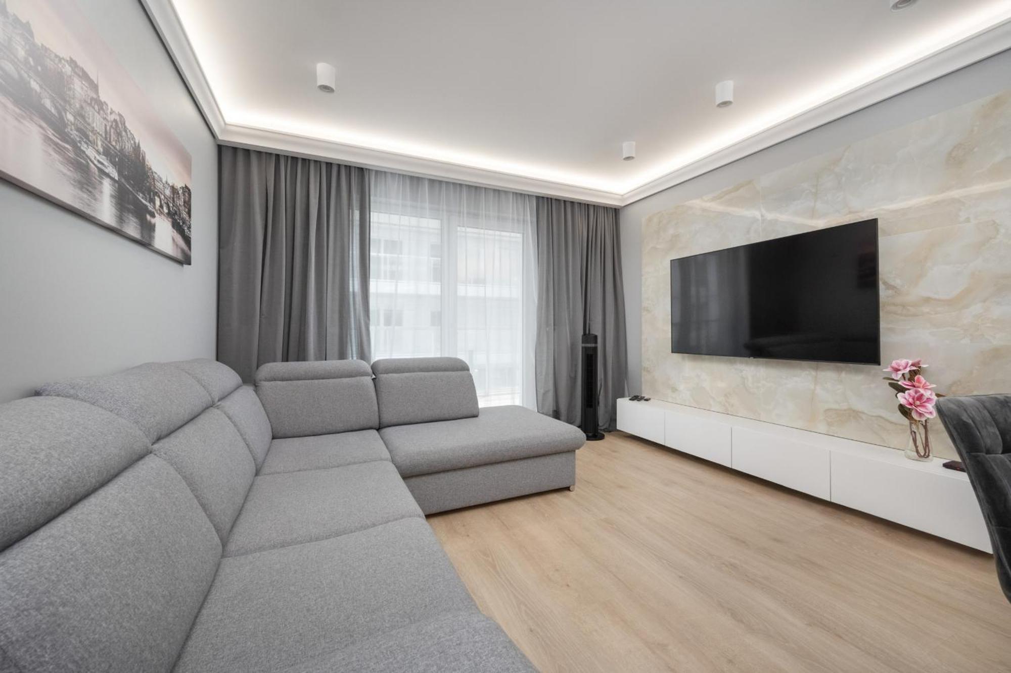 Elegant Apartment With Balcony By The Oder River In Wroclaw By Renters Prestige Exterior photo