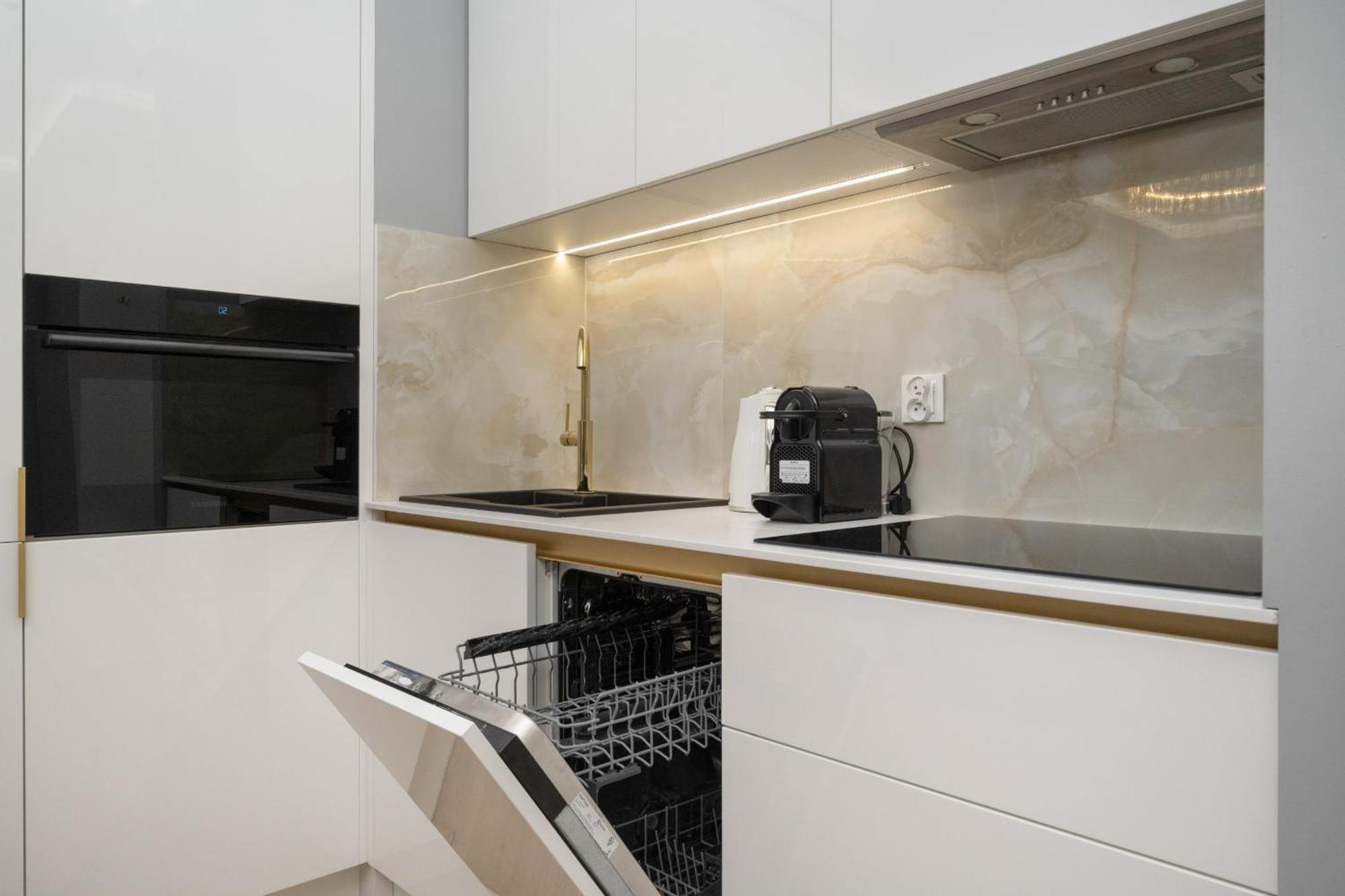 Elegant Apartment With Balcony By The Oder River In Wroclaw By Renters Prestige Exterior photo